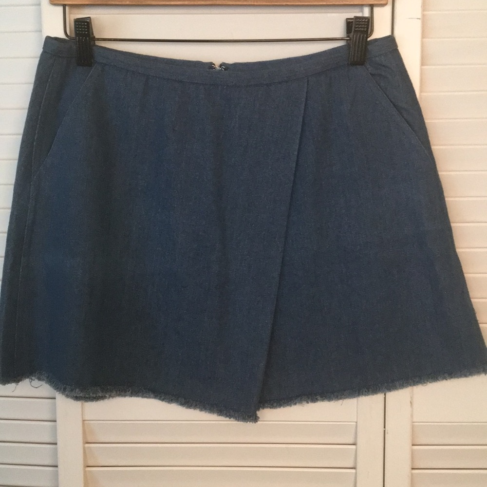 Denim Mini Skirt. Vintage EVERLY DENIM. Fringed hem & side pockets